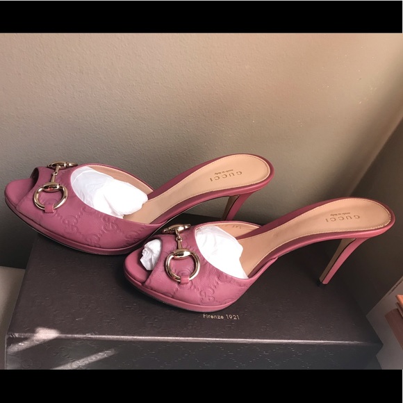 Gucci Embossed Sandals - Picture 4 of 8